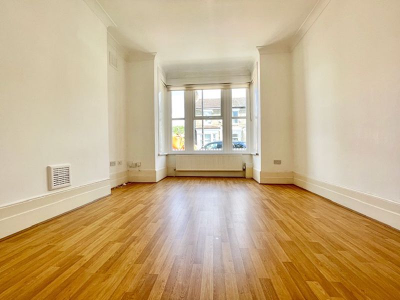 Property photo 3 of 6 Photo 4