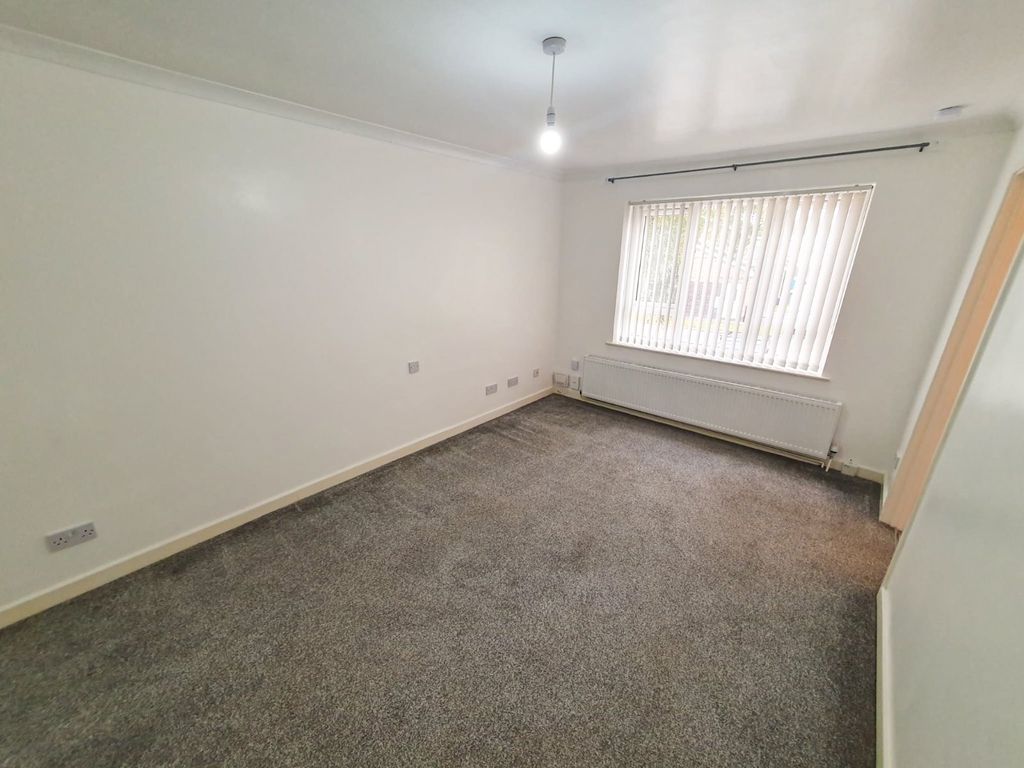Property photo 2 of 10 Living Room