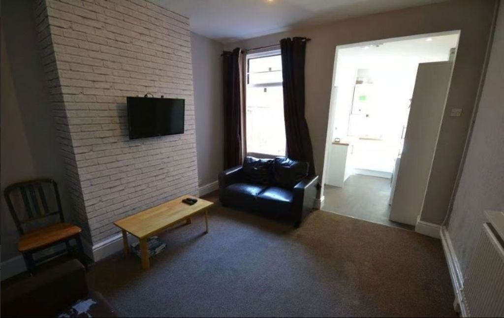 Property photo 2 of 11