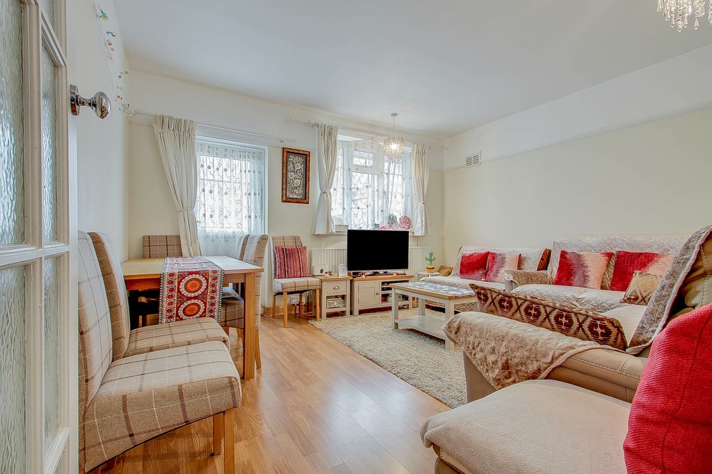 Property photo 2 of 7