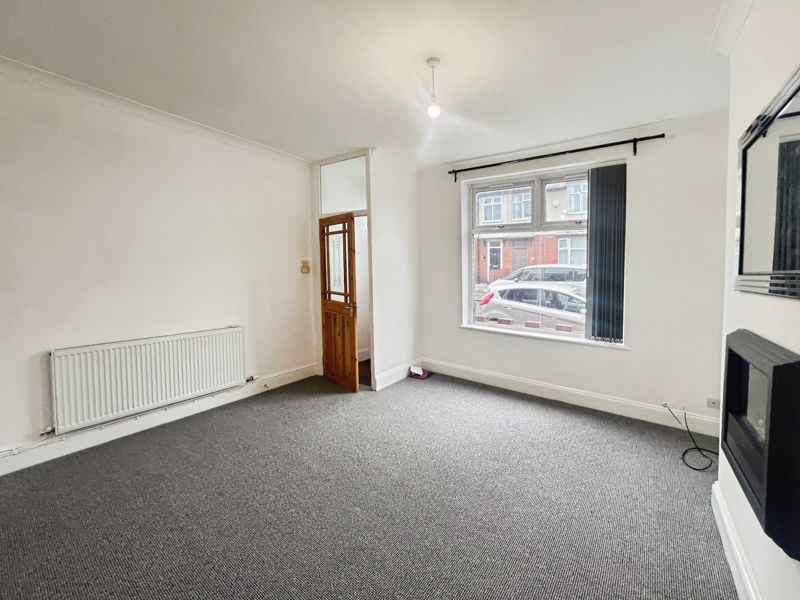 Property photo 3 of 15 Lounge