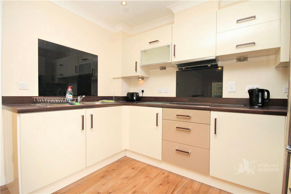 Property photo 3 of 16 Kitchen