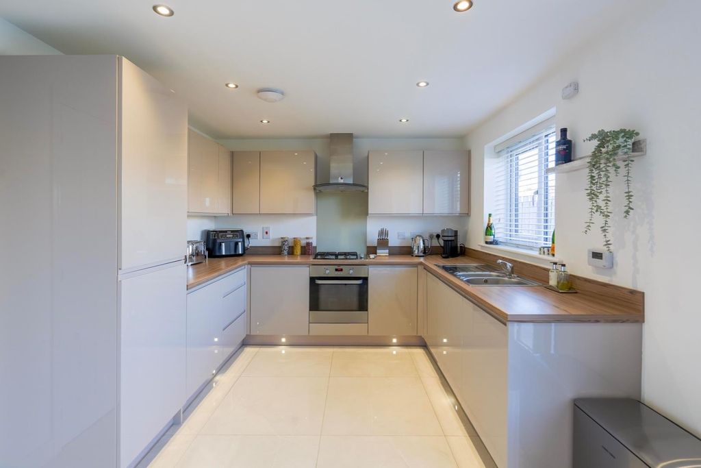 Property photo 3 of 13 Kitchen / Diner