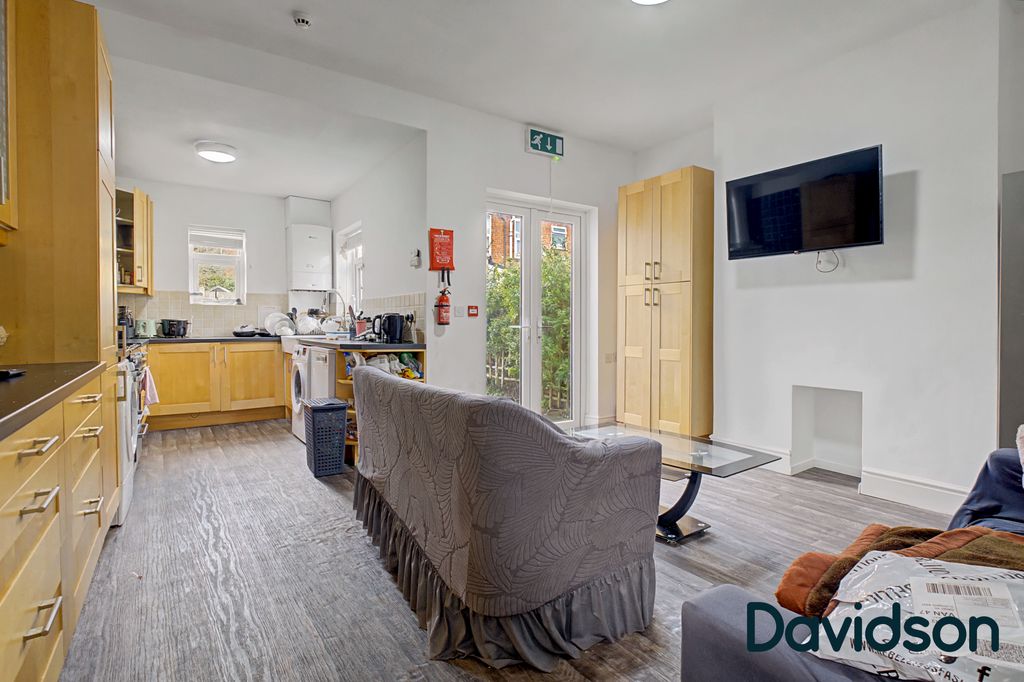 Property photo 3 of 25