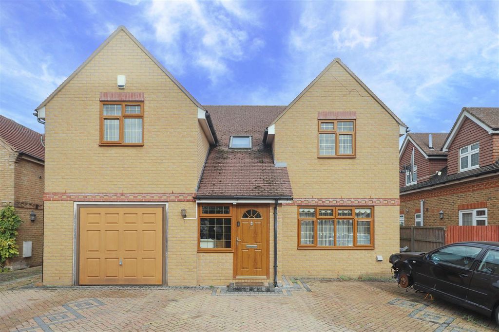 Property photo 1 of 17 External