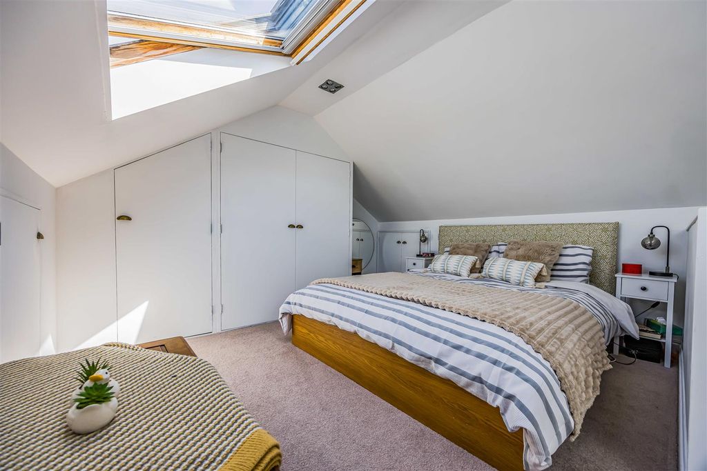 Property photo 3 of 28 12 Meryl Road, Southsea-Small-Porticomarketing-Sol