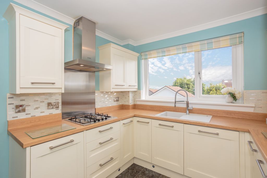 Property photo 3 of 51 Kitchen/Breakfast Room