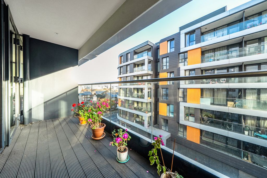 Property photo 2 of 18 Balcony