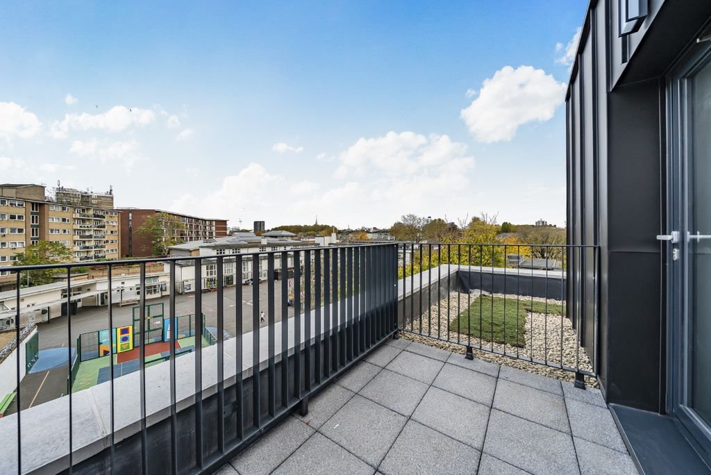 Property photo 3 of 11 3765022