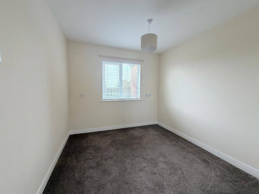 Property photo 3 of 10 Dining Room