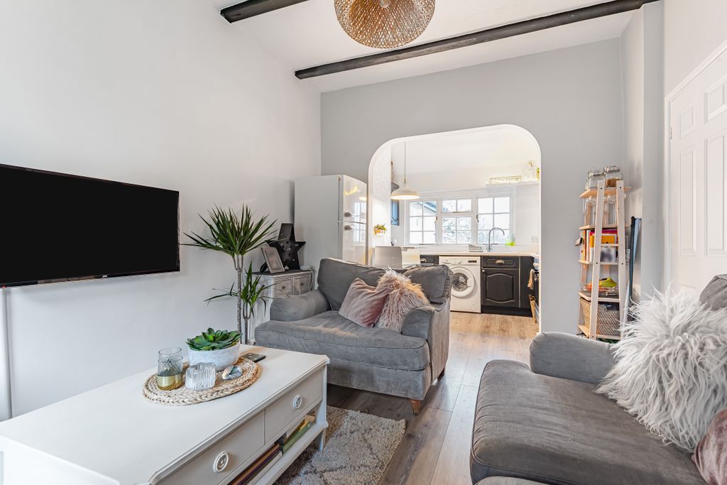 Property photo 3 of 12 Photo 03