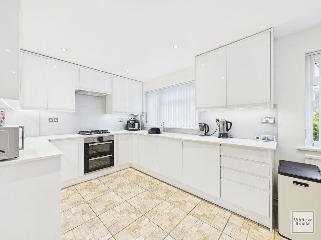 Property photo 3 of 25 Kitchen