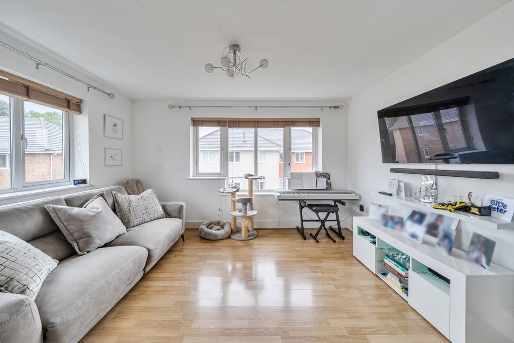Property photo 2 of 17 1477742-10-6A2Aa2...