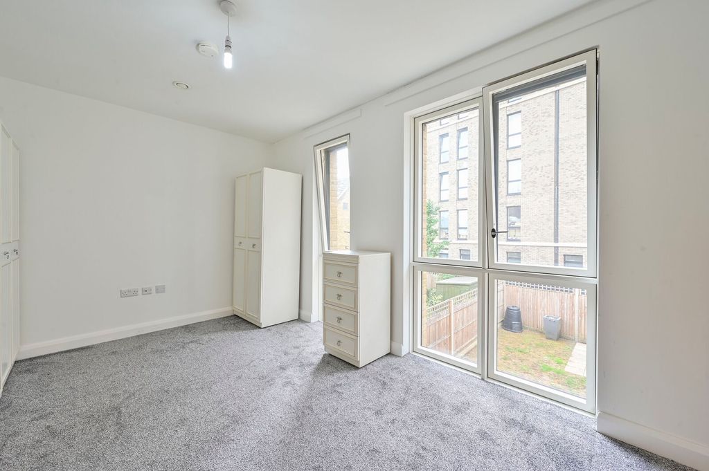 Property photo 2 of 5