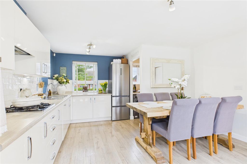 Property photo 2 of 40 Kitchen/Diner