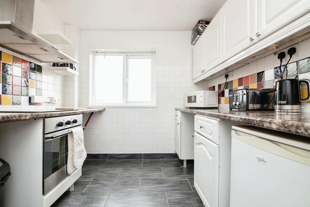 Property photo 2 of 16
