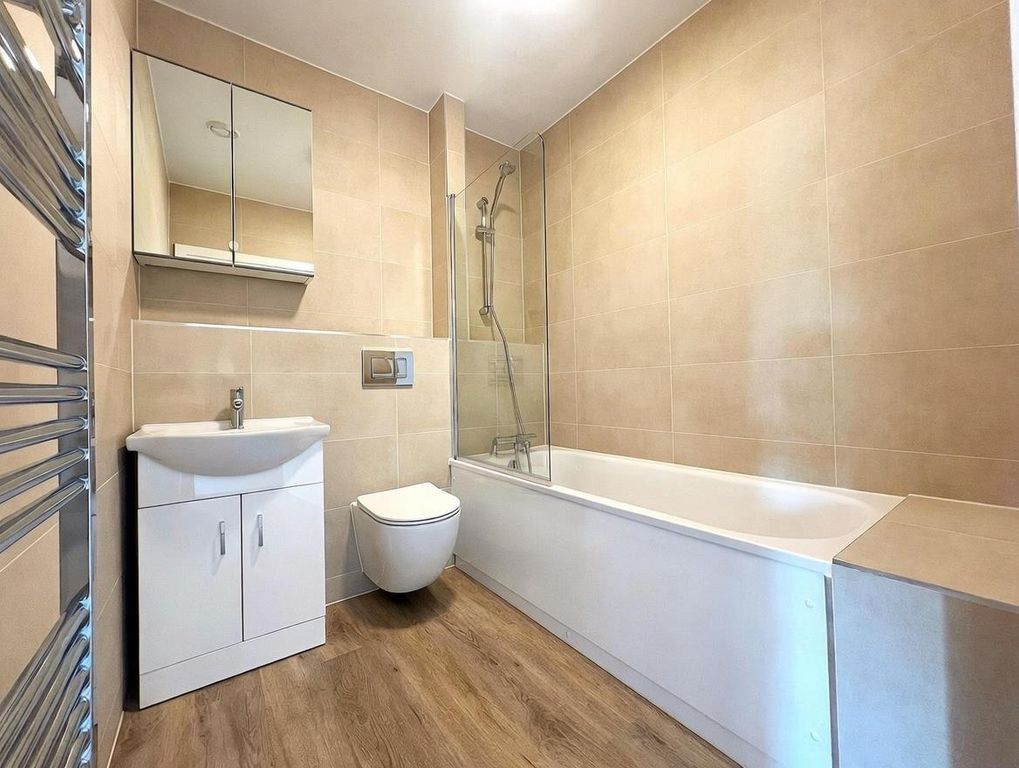 Property photo 2 of 8 Bathroom