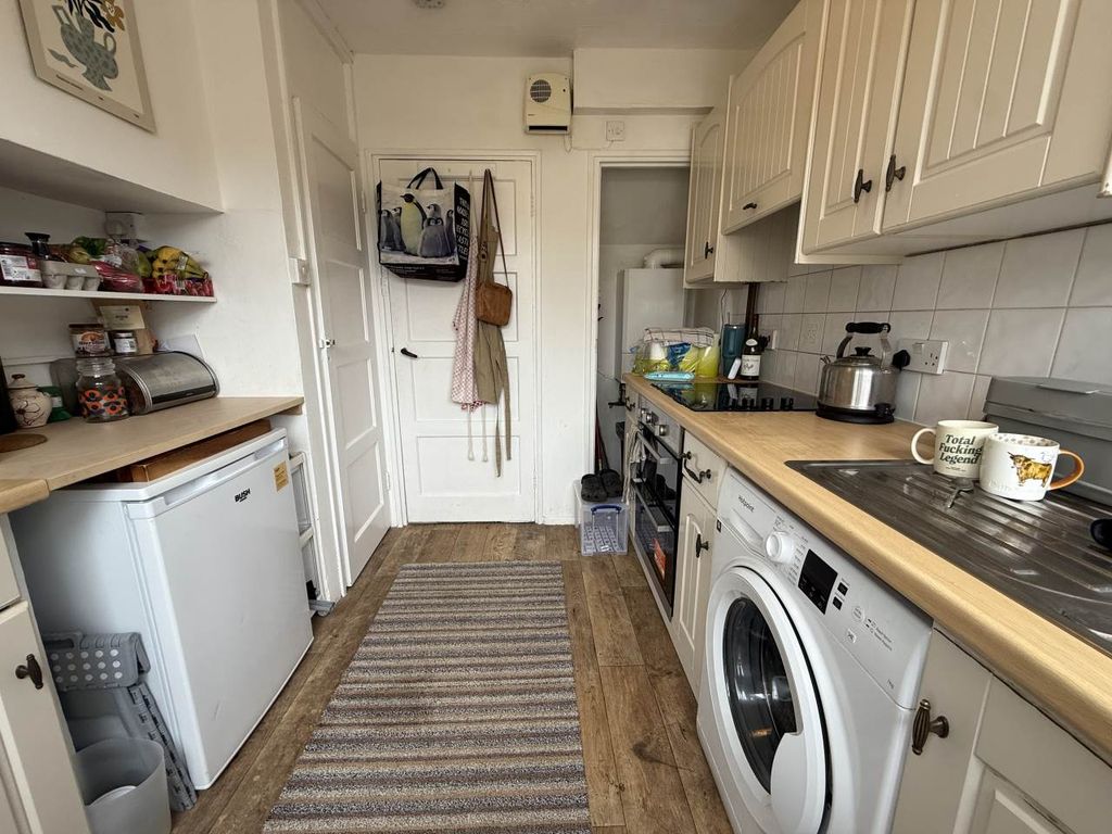 Property photo 2 of 12 Kitchen