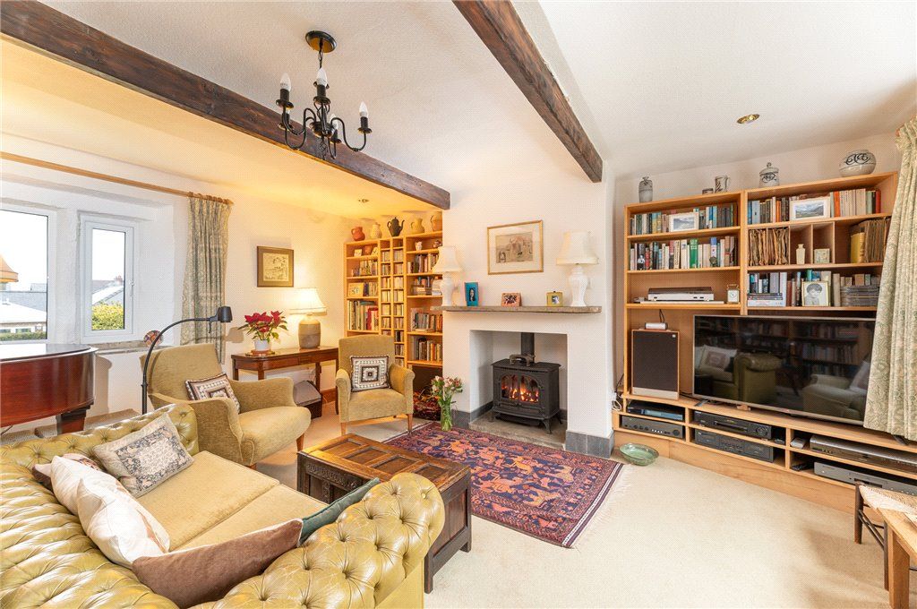 Property photo 3 of 28 Lounge