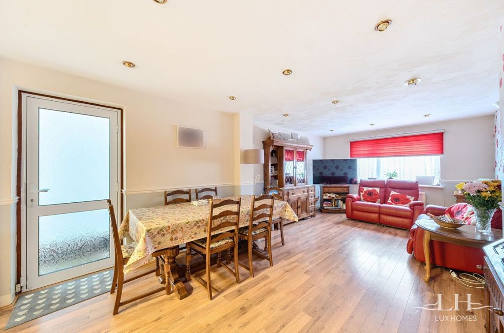 Property photo 3 of 25