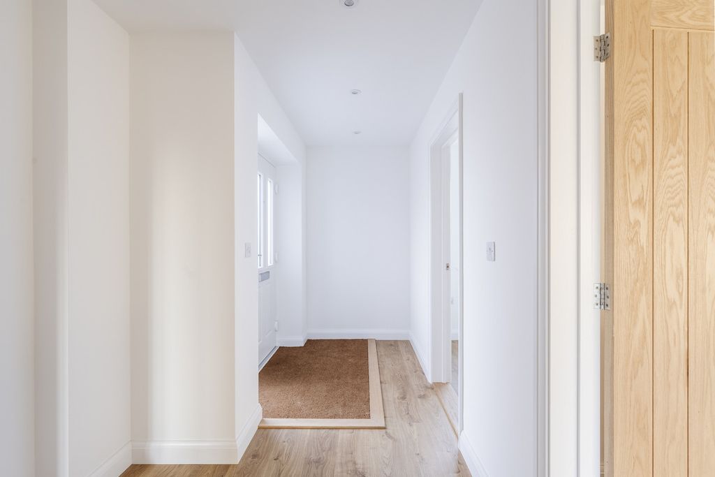 Property photo 3 of 30