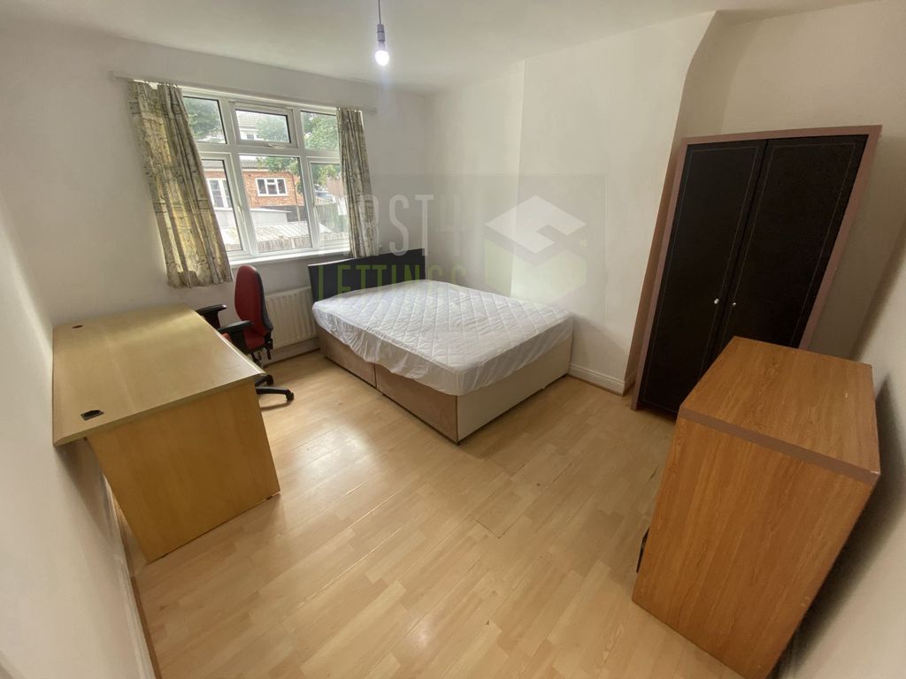 Property photo 1 of 15 Photo 8