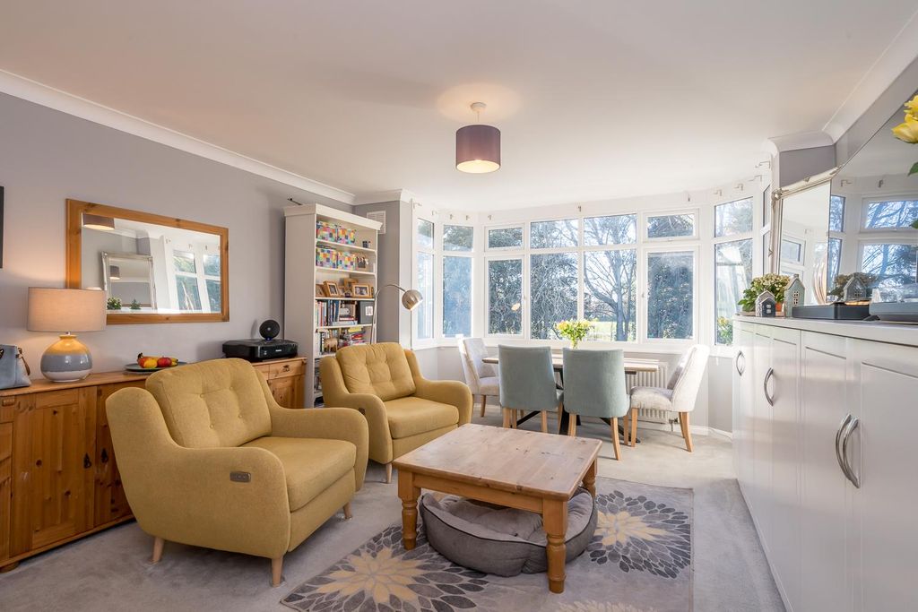 Property photo 2 of 13 5l--3.Jpg