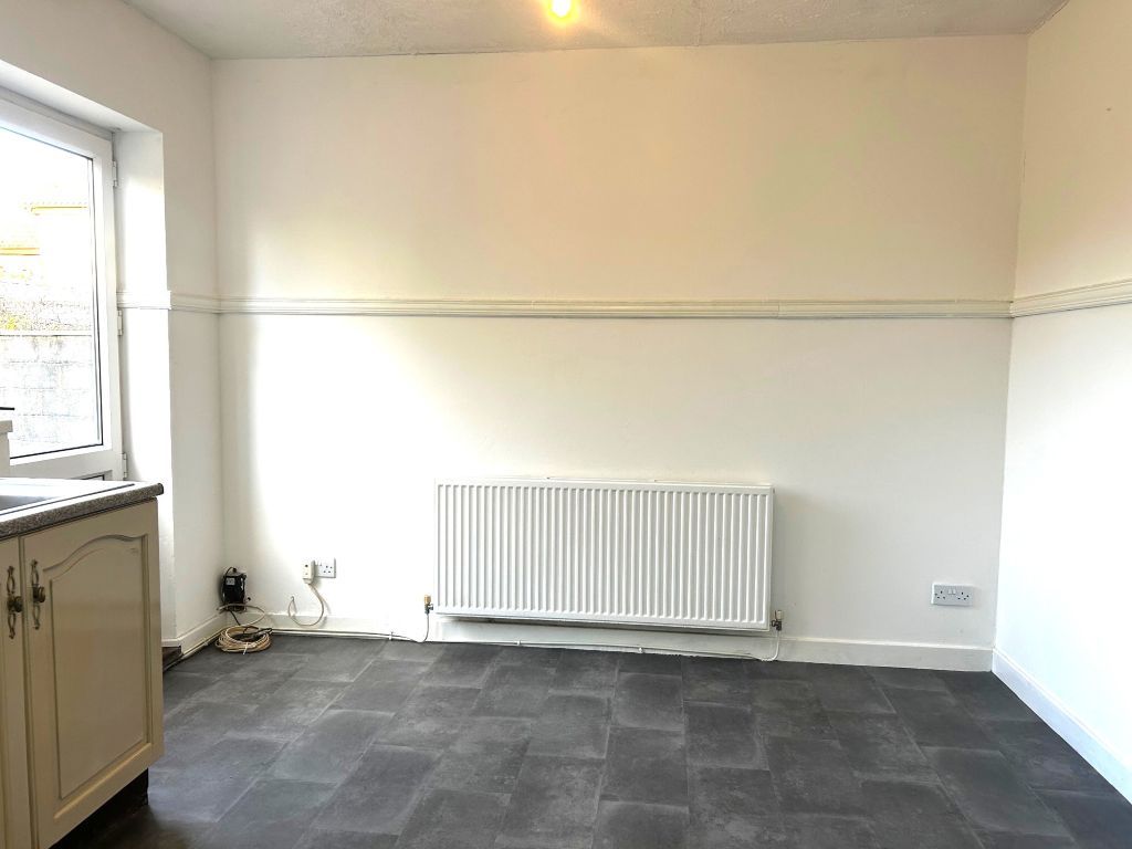 Property photo 3 of 10 Dining Room