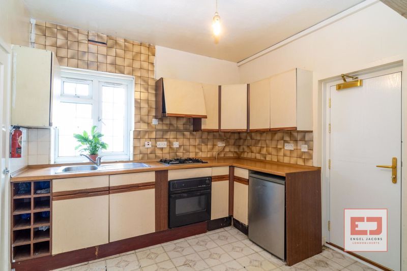 Property photo 3 of 5 Kitchen