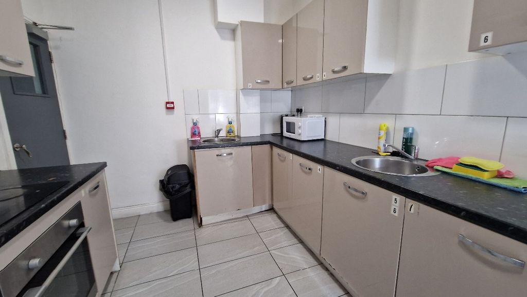 Property photo 3 of 43