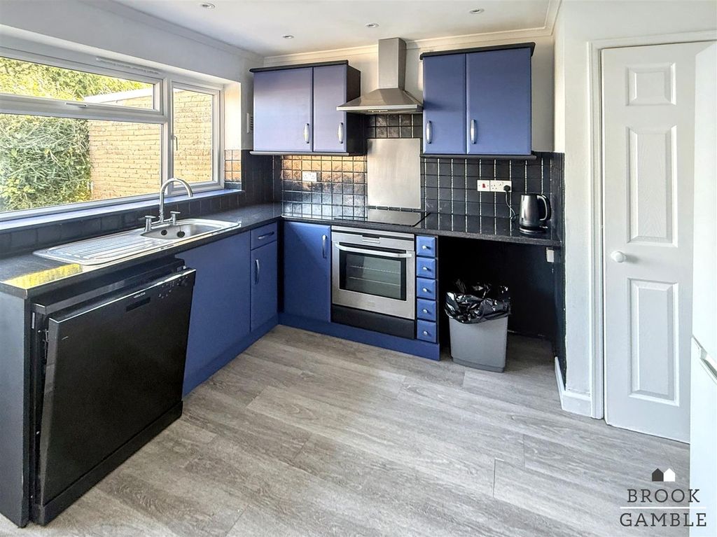 Property photo 3 of 14 01323 438506