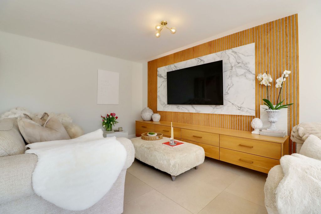 Property photo 3 of 37