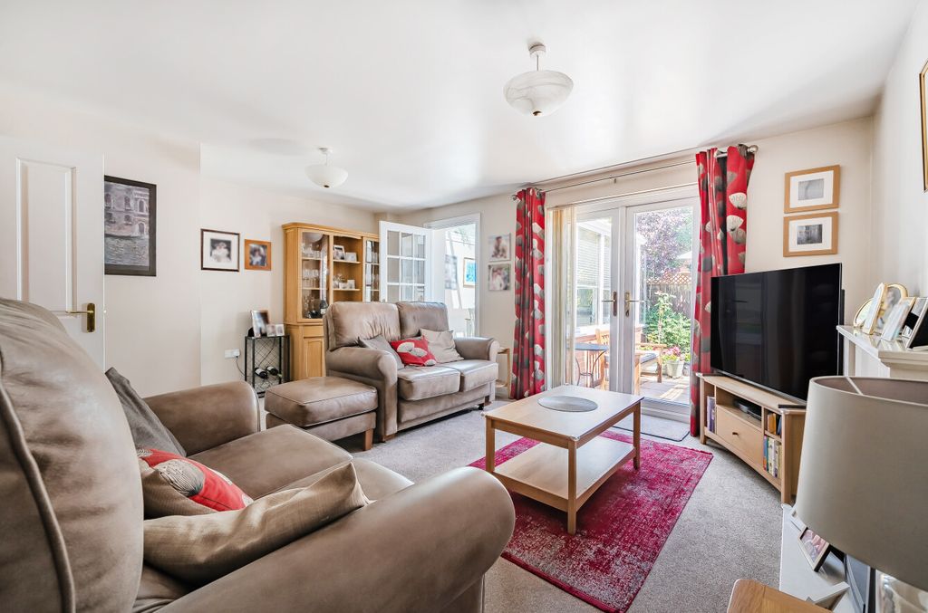 Property photo 2 of 12 24-1317258-24-687...