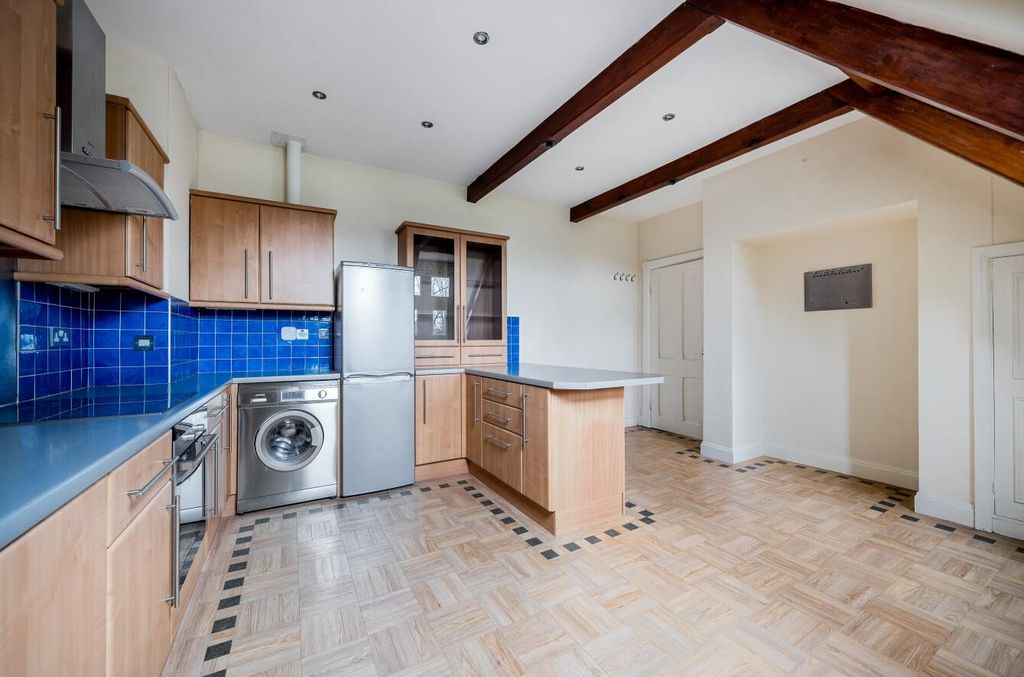 Property photo 3 of 19 1389478-11-693Fdec260820.Jpg