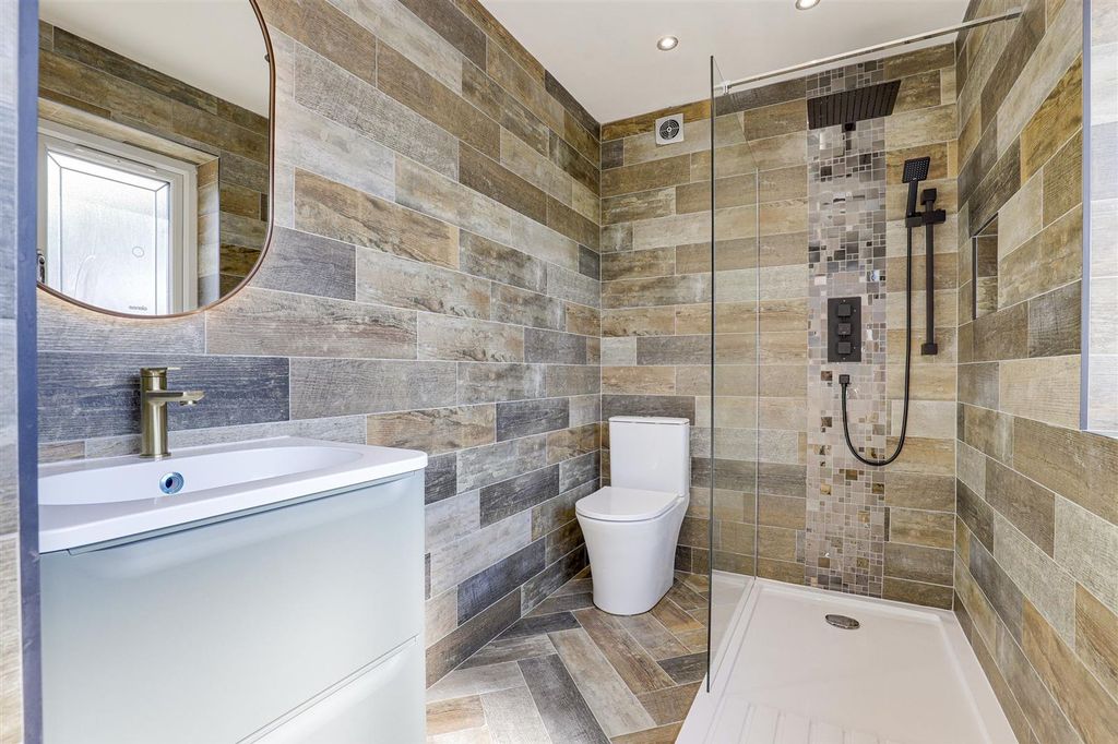 Property photo 3 of 27