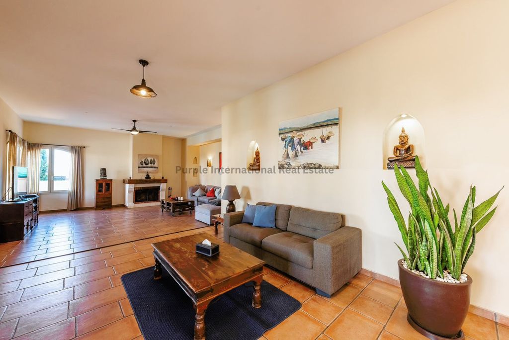 Property photo 3 of 53