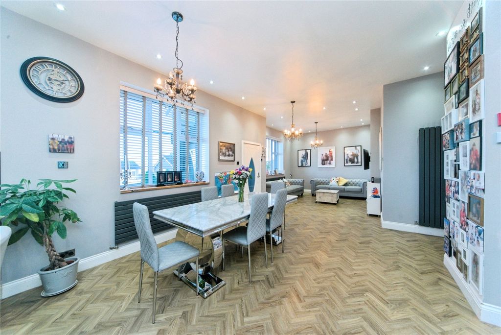 Property photo 3 of 38 Picture No. 04