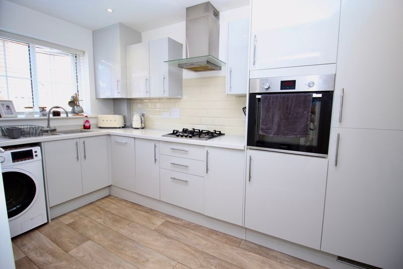 Property photo 2 of 10 Kitchen