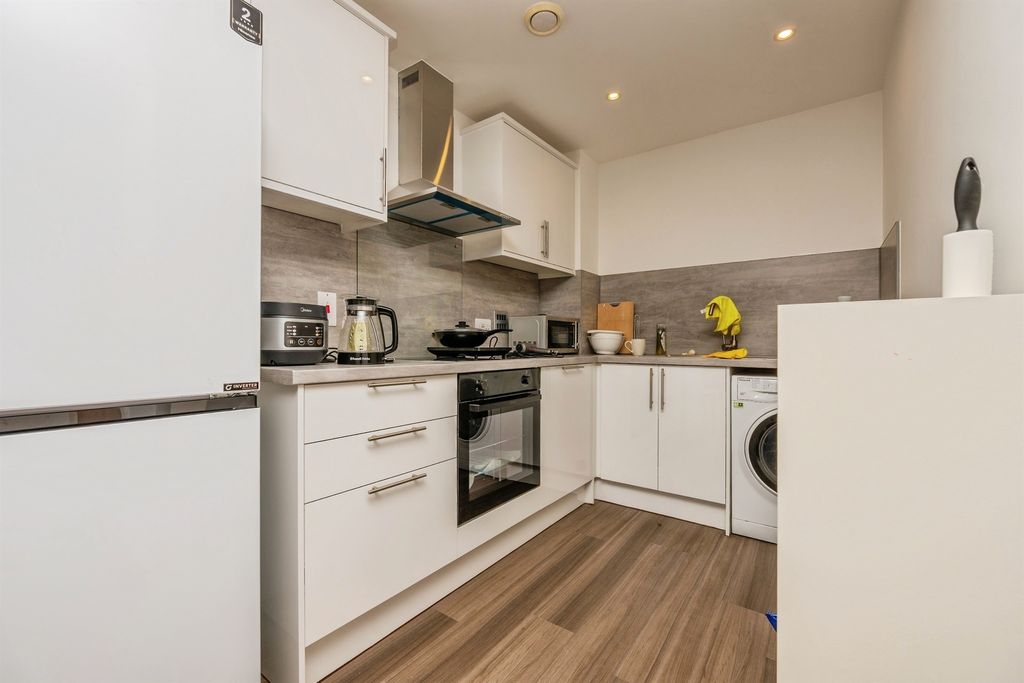 Property photo 3 of 11