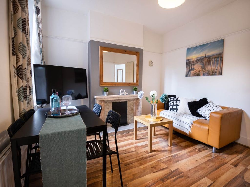 Property photo 2 of 12 40_St_Martins_Road_Canterbury_Accommodation-6