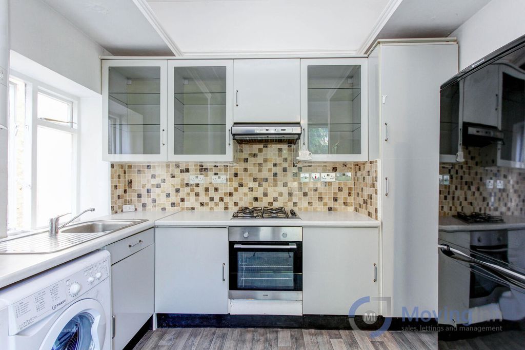 Property photo 1 of 4 Kitchen