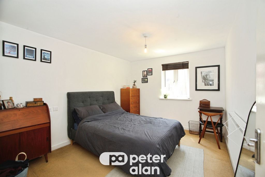 1 bed flat for saleTasker Square, Llanishen, Cardiff CF14 photo 4