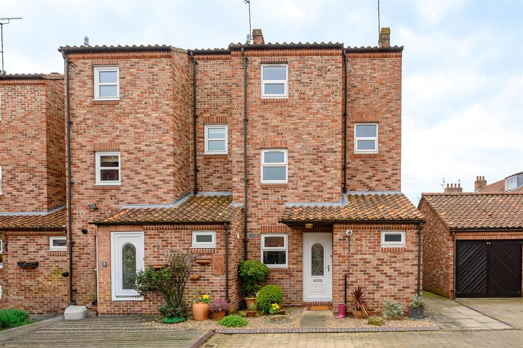 Property photo 1 of 15 External