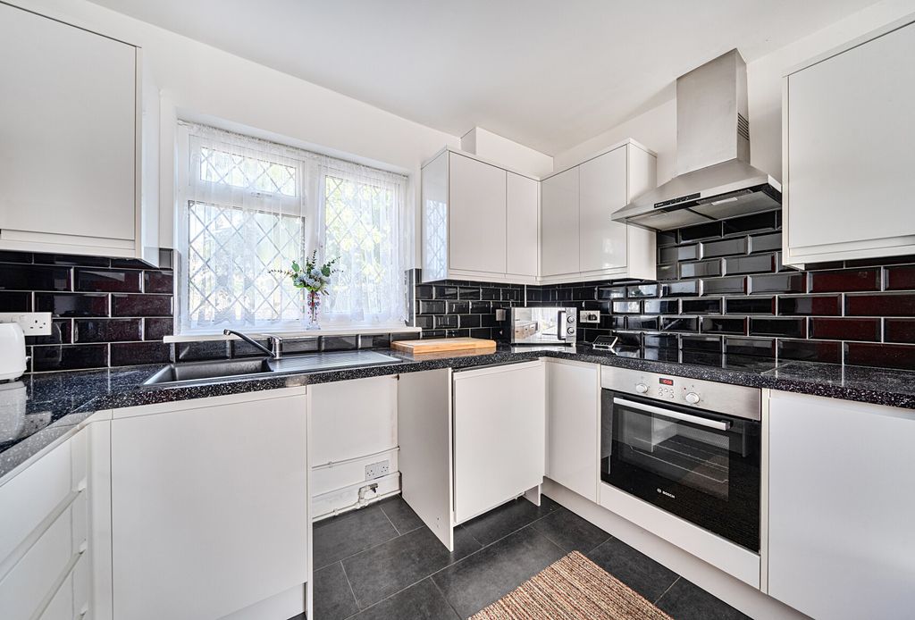 Property photo 3 of 17 1480098-11-6A396A...