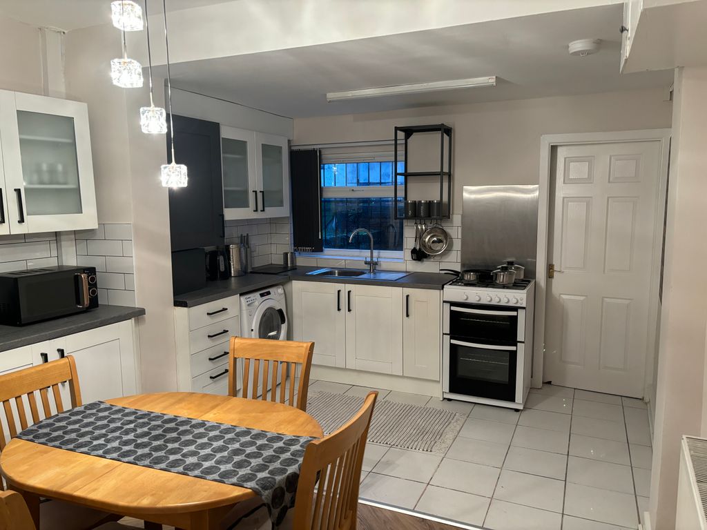 Property photo 1 of 10 Kitchen & Dining Area