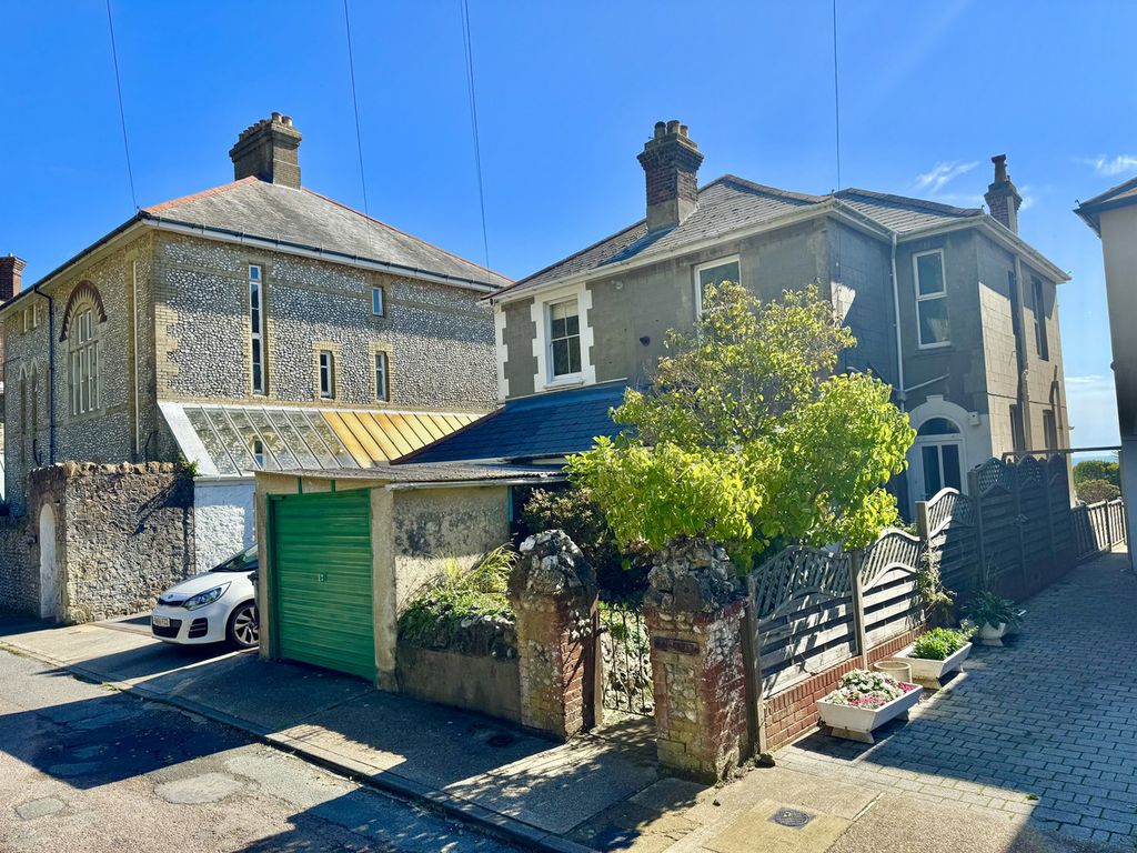 Property photo 3 of 22