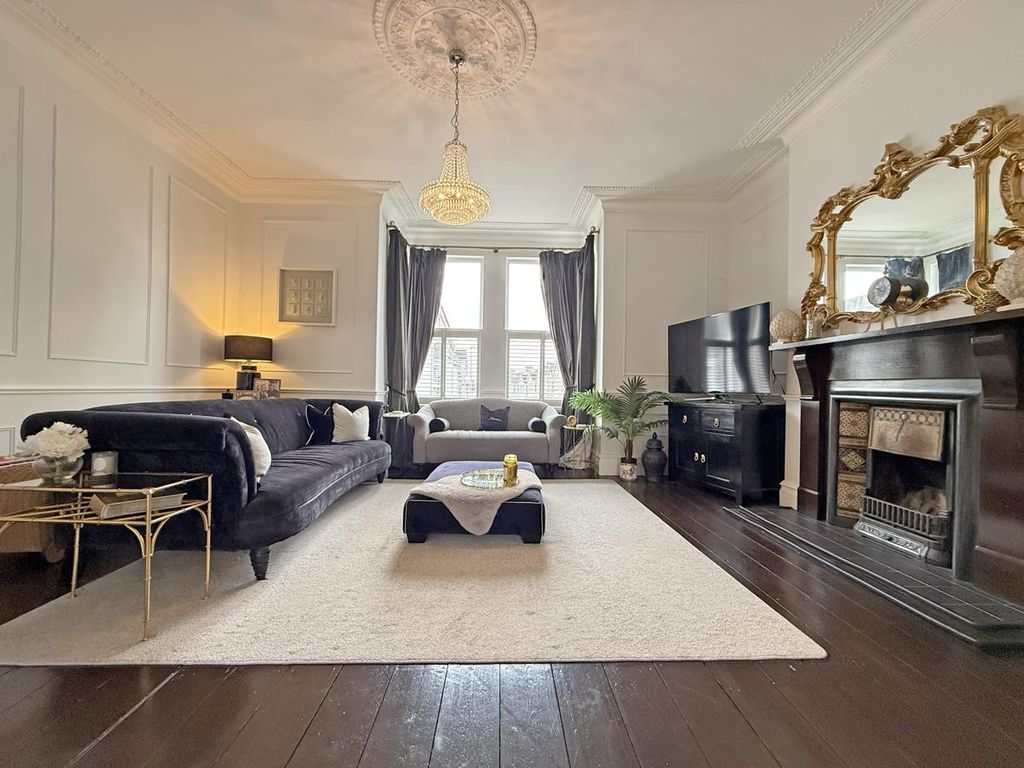 Property photo 3 of 30 Elphinstone Road 24 - Living Room Three.Jpg