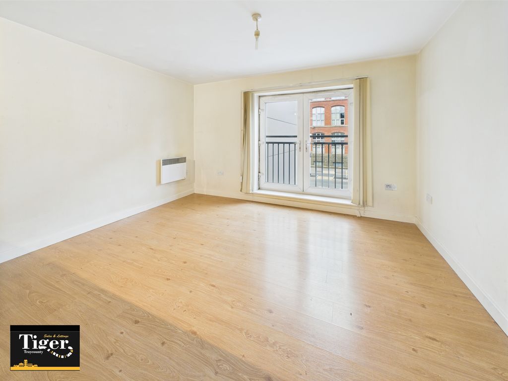 Property photo 2 of 10 Cam02176G0-Pr0565-Still001