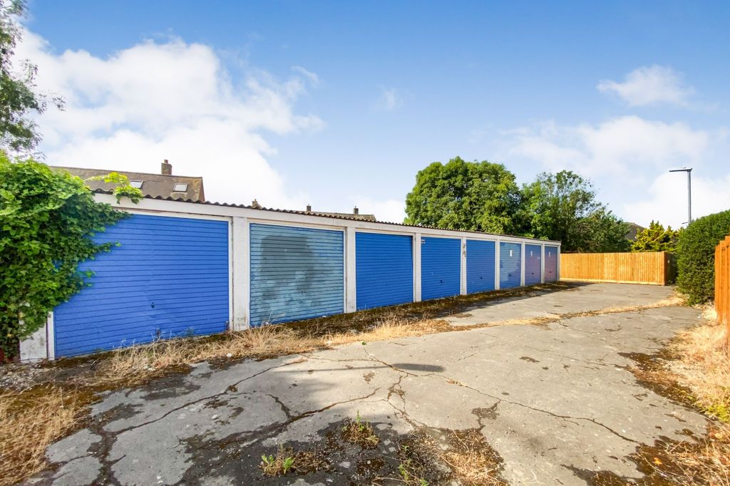Property photo 1 of 10 Garages At Albermarle Avenue, Cheshunt, Waltham Cross, Enfield En8 0Ey