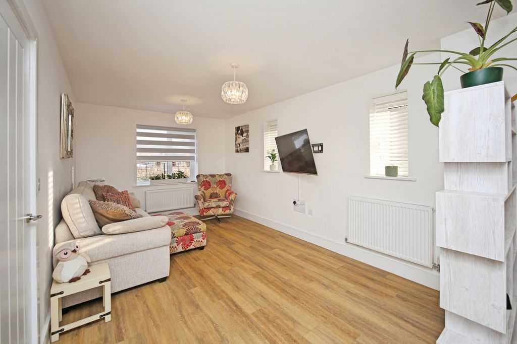 Property photo 2 of 21 Pbox-Img.Jpg